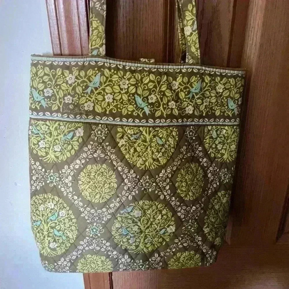 Vera Bradley Handbags - Vera Bradley shoulder bag no stains no defects